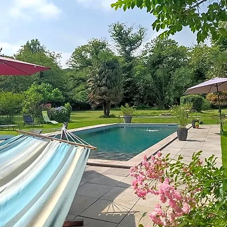 Le Clos De Cinacle فندق مبيت وإفطار 3*