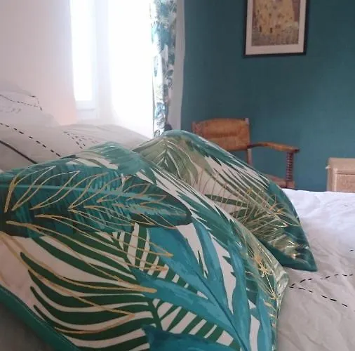 Le Clos De Cinacle فندق مبيت وإفطار 3*