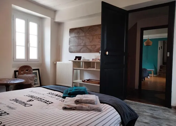 Le Clos De Cinacle فندق مبيت وإفطار