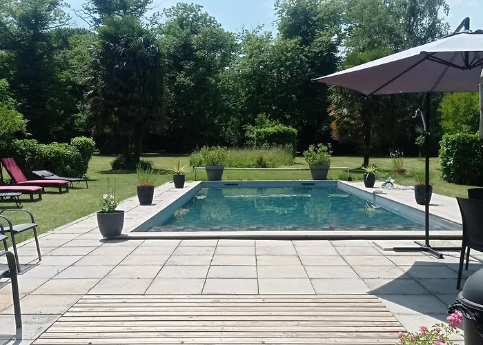 Le Clos De Cinacle فندق مبيت وإفطار 3*